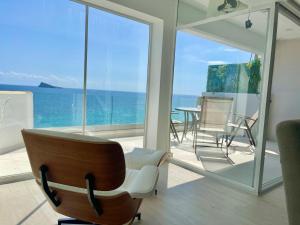 Emalco SeaFront Modern Apartment