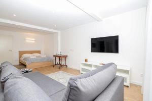 The Spinner Spot I Self Check-in I ᴄᴏʜᴏsᴛ