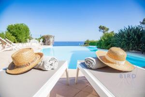 Sumptuous villa with sea view and its renovated outbuilding in the heart of - 4hvězdičkové hotely ve městě Théoule-sur-Mer