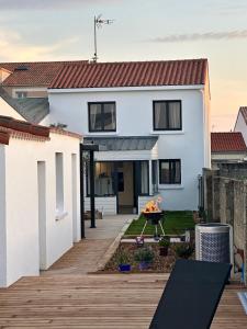 Maisons de vacances Tres jolie maison - Piscine & Jacuzzi - Les Sables - 9 personnes : photos des chambres