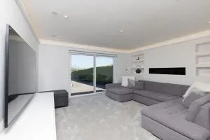 Spacious 4BD Smart Home in Idyllic Rural Setting - 皇家伍顿巴西特