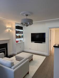 Stunning 2-bed, 2-bath Property In Central London