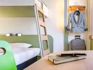 Hotels Hotel ibis Budget Laval : photos des chambres
