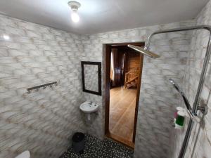 Căn Hộ 4 Phòng Ngủ Nhìn Ra Hồ Bơi (Four-Bedroom Apartment with Pool View)