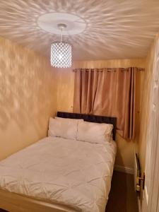 3 Bed house - Sleeps 6 - Parking - Wifi