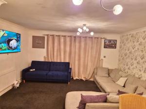 3 Bed house - Sleeps 6 - Parking - Wifi