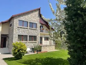 Meggyes Apartman - Balatonalmádi