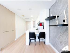 Burj Khalifa View Suite Steps from Dubai Mall