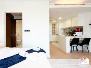 Burj Khalifa View Suite Steps from Dubai Mall