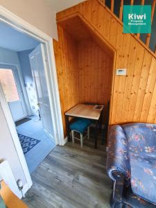 Quiet Townhouse - 5 Minutes from City Centre