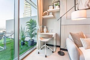 1BR with Terrace Overlooking Water Canal and Burj Khalifa, Minutes from Dubai Best Attractions, 15 Northside Tower 2, Business Bay by Deluxe Holiday Homes