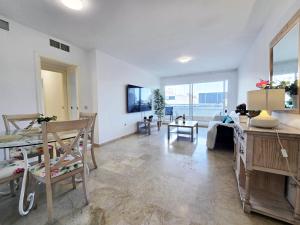 AA Guest - La Marina Sea Views Eco Apartment