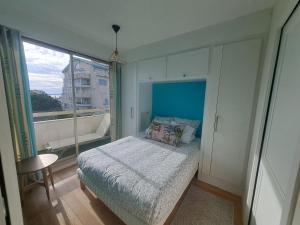 T2 centre, plage à 2 minutes, parking