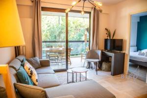 Superb apartment with pool tennis & parking