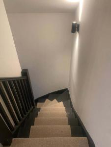 3 Bed - Parking with Garden 10mins to Airport