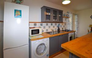 Maisons de vacances 1 Bedroom Nice Home In Vignale : photos des chambres