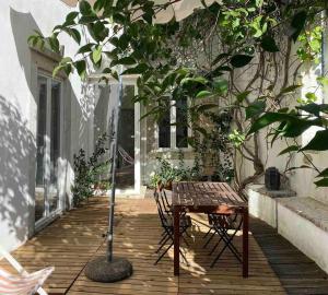 Quiet and Charming Home - with Yard, City Center