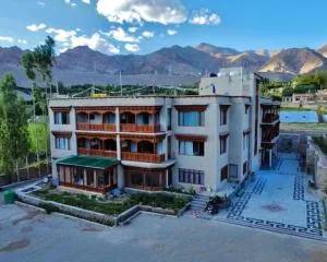 Hotel Ladakh Heights - Deskit