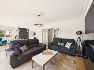 Maison moderne pour 12, grand jardin, terrasse