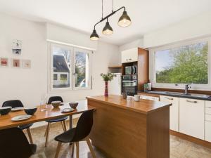 Maison moderne pour 12, grand jardin, terrasse