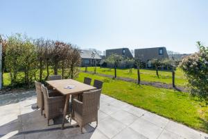 Welcome in - Vakantiehuis met ruime tuin, gezamenlijk zwembad, Haaijmanweg 5-118