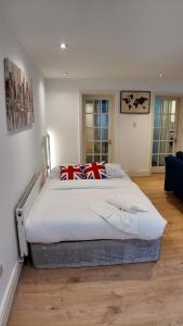 Ideal 2BHK in upper Berkeley BK1