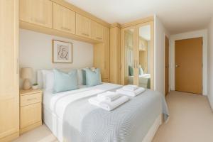 2 Bed Apartment with Balcony in Wembley