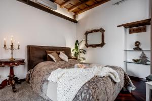 Trevi Fountain Stylish Guest House