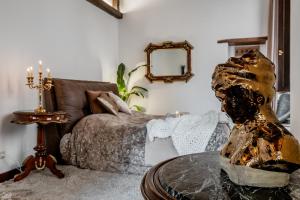 Trevi Fountain Stylish Guest House