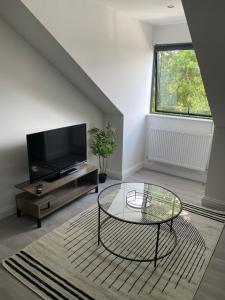 Royal Oak Apartments 7 - Free Secure Parking - 2 Bedroom - Perfect for Contractors