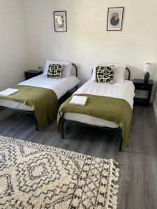 Royal Oak Apartments 7 - Free Secure Parking - 2 Bedroom - Perfect for Contractors