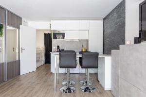 Grand studio climatisé à la mer avec garage privé