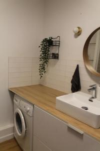 Appartements Logement lumineux pres de la mer et de la ville : photos des chambres