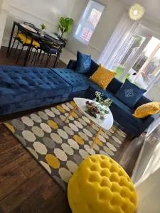 Charming Wolverhampton Home with Private Entrance Free Parking - Shareshill