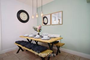 Elegant Apartment in Bath with Garden Sleeps 8 by PureStay