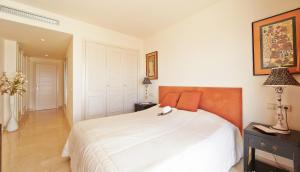 Penthouse in Benahavis with Terrace and Jacuzzi