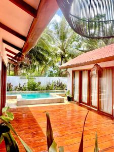 Lances right Surfhouse