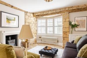 The Old Shop - Stylish Cotswold Cottage, Sleeps 6 - 4hvězdičkové hotely ve městě Winchcombe