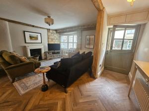 The Old Shop - Stylish Cotswold Cottage, Sleeps 6