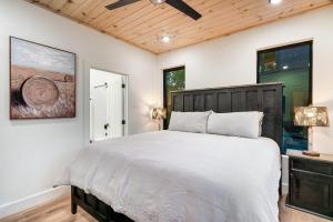 Spring Splash Retreat - Pool Hot Tub & Games