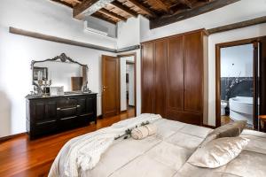 Trevi Fountain Luxury Guest House