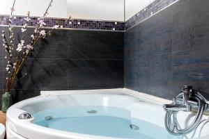 Trevi Fountain Luxury Guest House