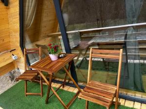 Chalet Green