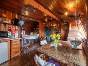 River View Apartment with Parking & Balcony