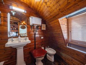 River View Apartment with Parking & Balcony