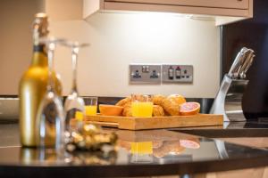 Townhouse with Garden, Parking & River Dart Views