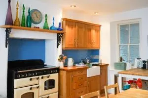 Holly Cottage At The Foot Of Totnes Castle - Berry Pomeroy