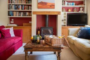 Farmhouse with Garden & Countryside Views