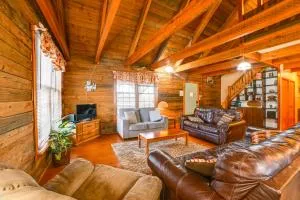Game Room and Decks Family Cabin in Springville! - Durham Subdivision