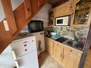 Appartements Studio mezzanine climatise proche plage, 4 couchages, balcon, TV et cuisine equipee - FR-1-229C-181 : photos des chambres